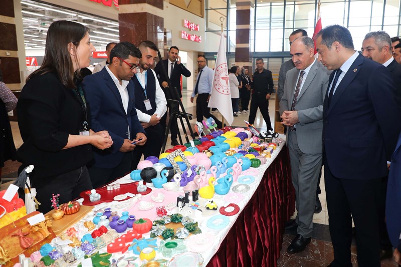 Tedavi gören çocuklar hünerlerini sergiledi;