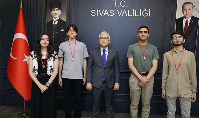 ''Ülkemizin gelişmesi ve daha güçlü yarınlara ulaşması yolunda sizlere büyük görevler düşüyor'';