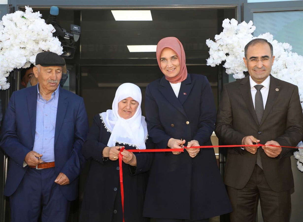 “Gelin hayırda yarışalım”