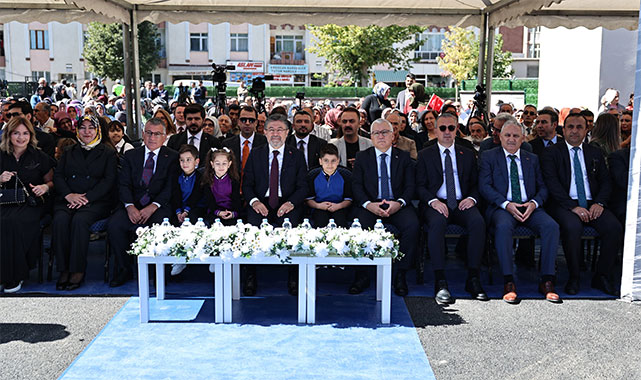 ''Bu okuldan yetişen öğrencilerimiz, ülkemizin aydınlık yarınlarını inşa edecek'';