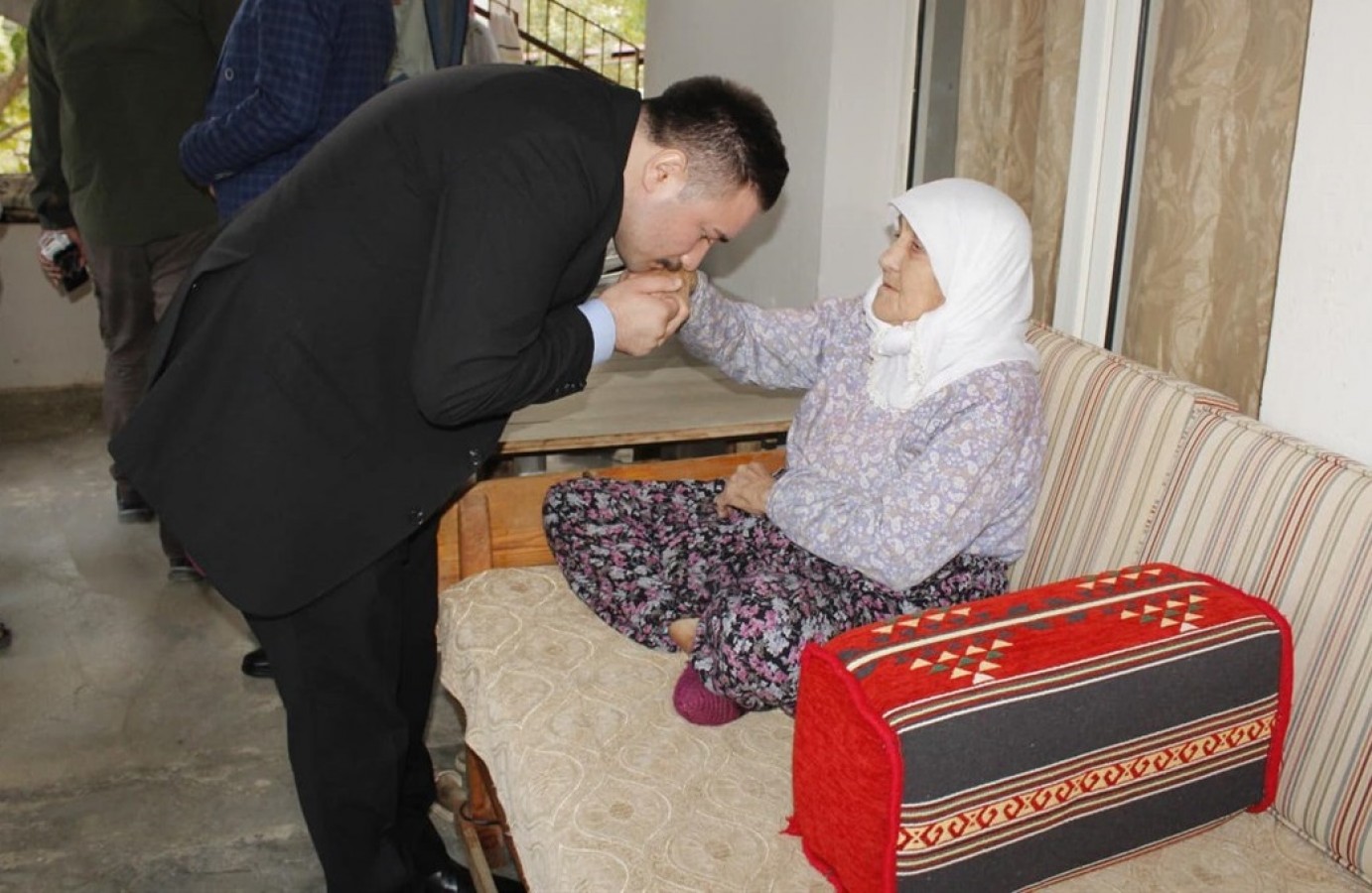 “En büyük servet yaşlılarımızın duasını almak”;
