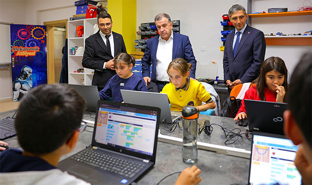 Vali Eldivan geleceğin bilim insanlarıyla bir araya geldi;