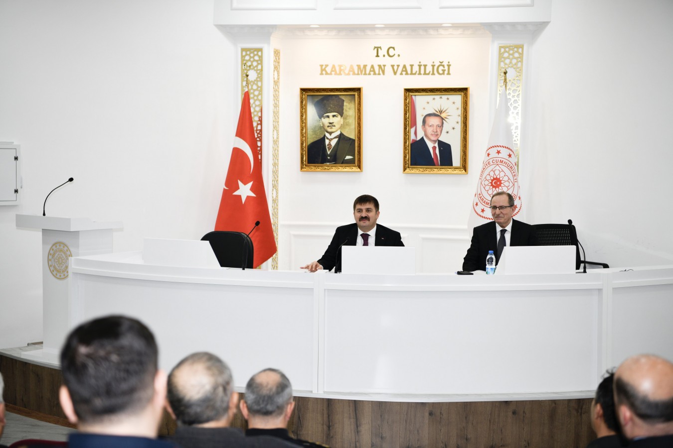 Muhtarların taleplerini dinledi talimat verdi;