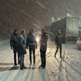 Karla kapanan yolda sıcak bir devlet eli