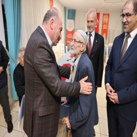 "Kıymetli büyüklerimiz, geçmişle gelecek arasında köprü kuruyor"