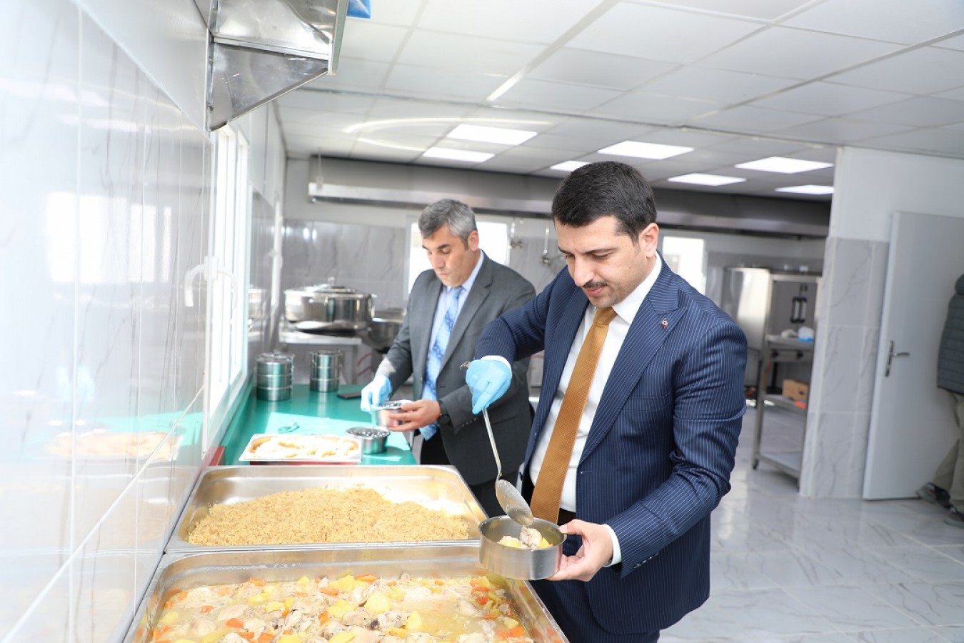 Her gün 200 kişiye sıcak yemek desteği;