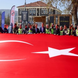 Şanlı Türk bayrağı ve ecdat toprağı Çanakkale yolunda