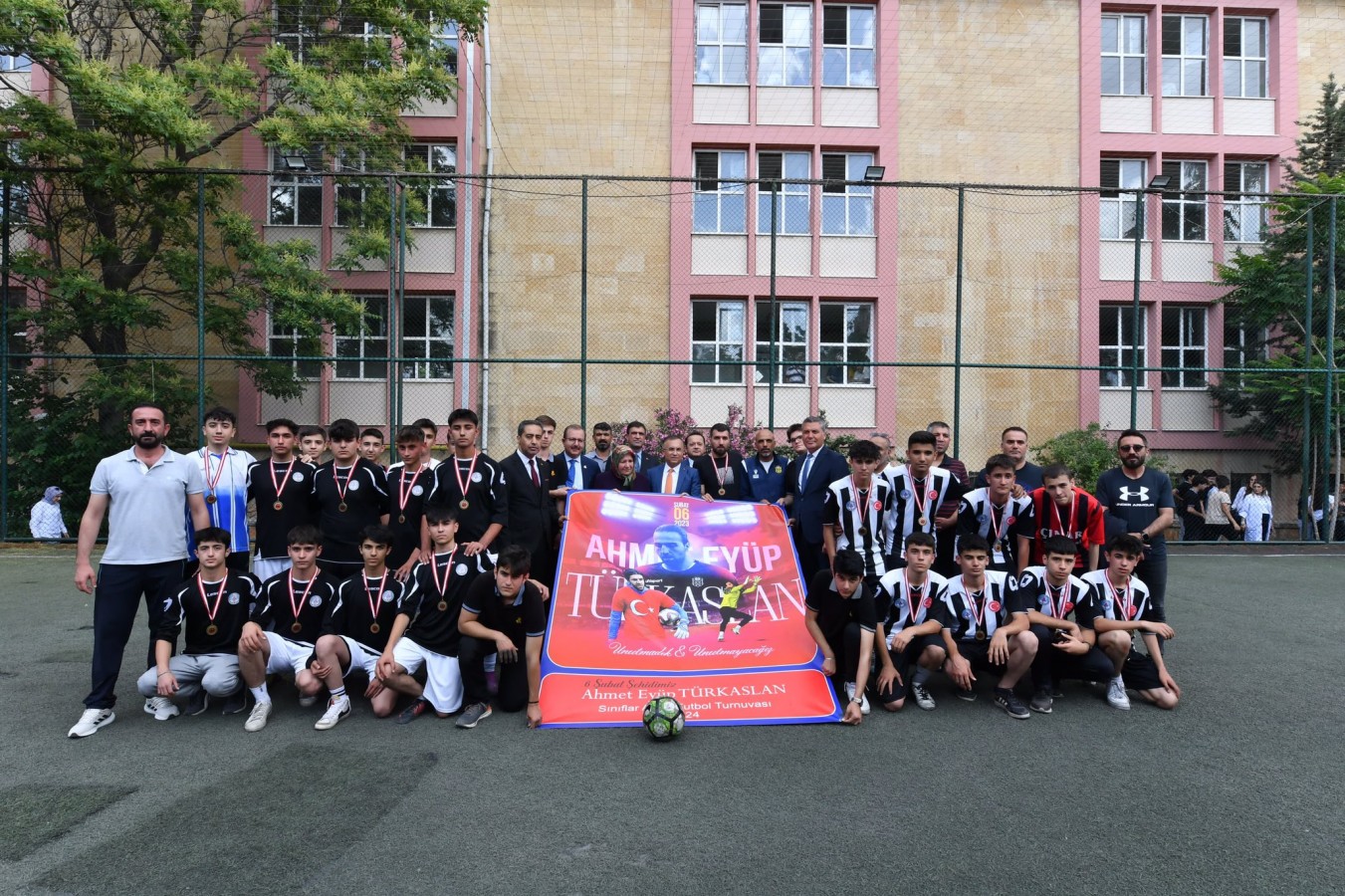 "Vefa bu şehrin genç şahinlerine çok yakışıyor";