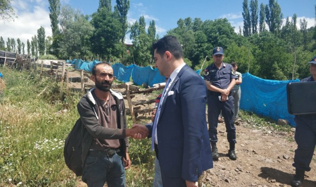 Koyunları kurt saldırısında telef olan köylüye yardım eli