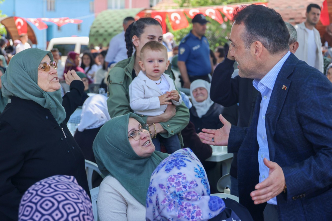 Vali, gelenekleri yaşatan köy halkını tebrik etti;