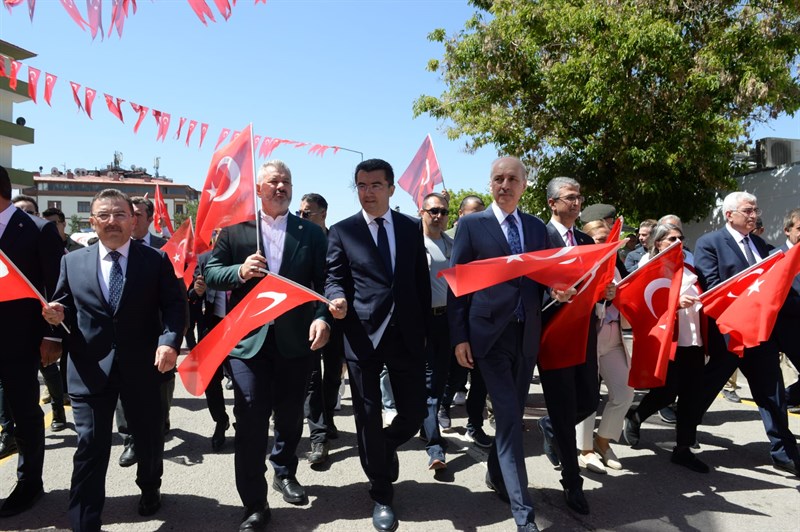 “Vatan bir bütündür, parçalanamaz”;