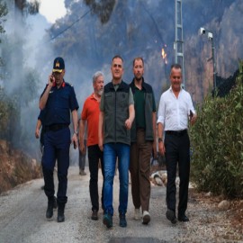 Vali Akbıyık alevlerin yükseldiği bölgeye gidip son durumu paylaştı