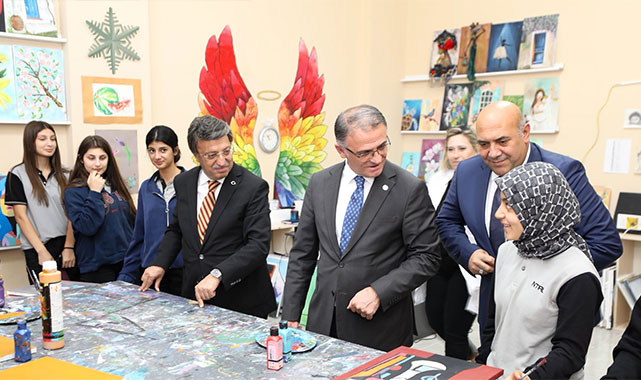 Vali Balcı'dan öğrencilere nasihat: ''Türkiye fırsatlar ülkesi; bu fırsatları değerlendirin'';