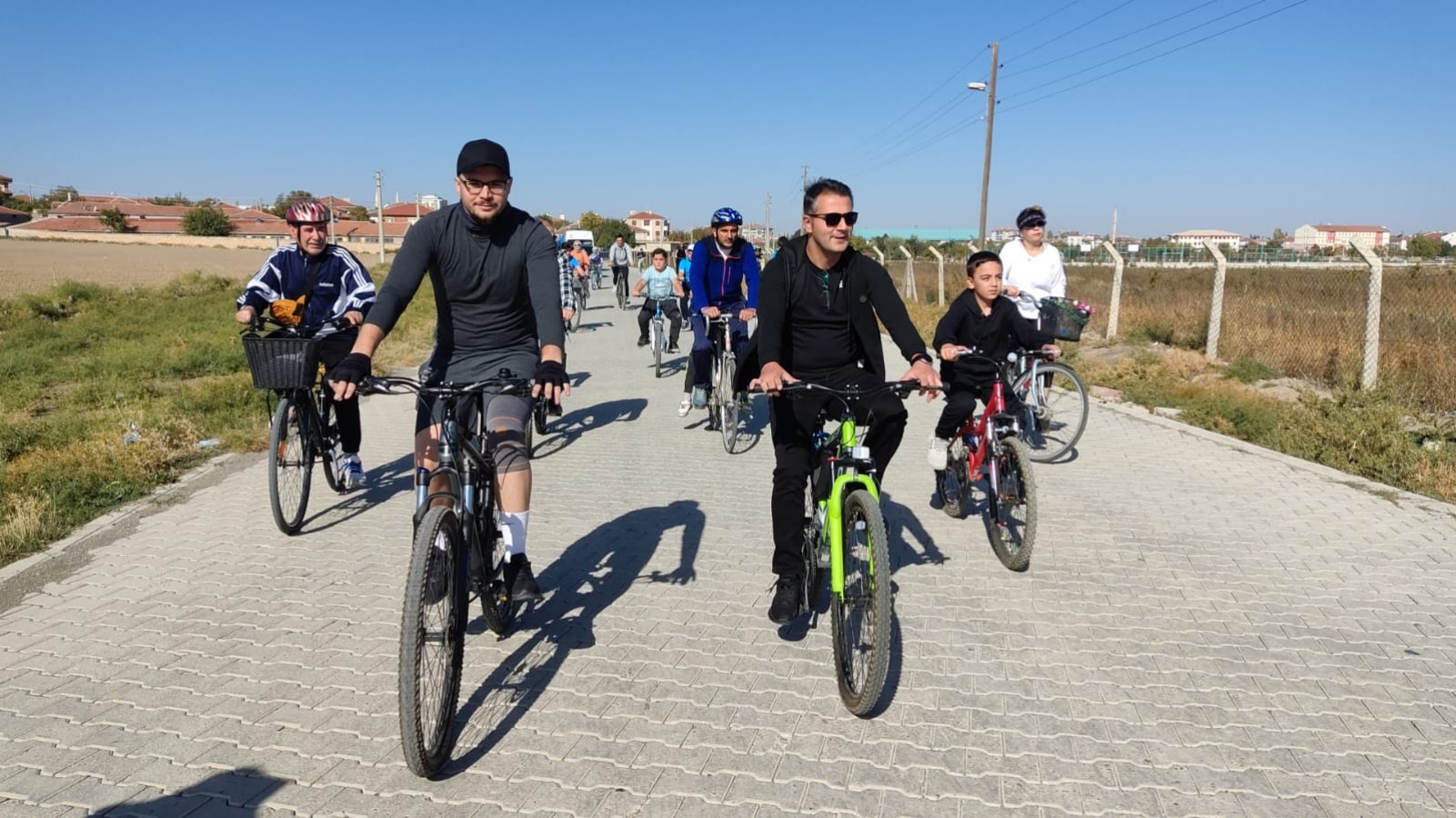 100. yıl için 5 kilometre pedal çevirdiler;
