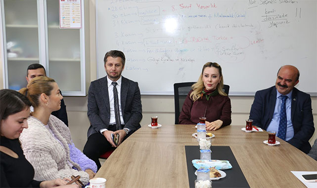 ''Çocuklarımızı yetiştiren tüm öğretmenlerimiz bizim için çok kıymetli'';