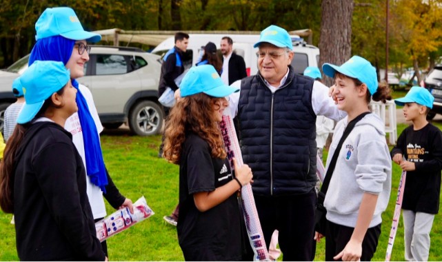 Vali Özarslan, çocuklarla oyun oynadı