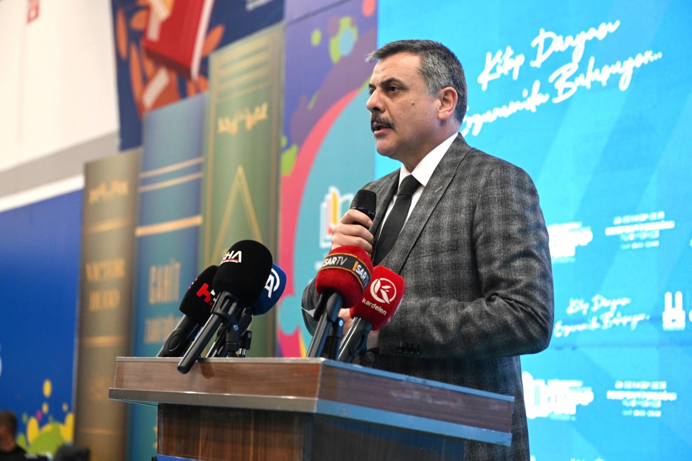 "Kitaplar medeniyetlerin sessiz tanıklarıdır";