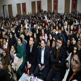 Söyleşi programına salonlar yetmedi