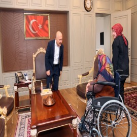 Vali Varol vatandaşları valilik makamında ağırladı