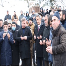 Babaannesini son yolculuğuna uğurladı