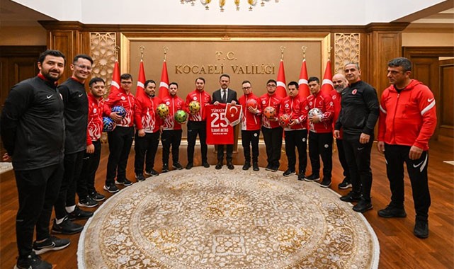 Vali Aktaş, milli takım sporcularına moral verdi!