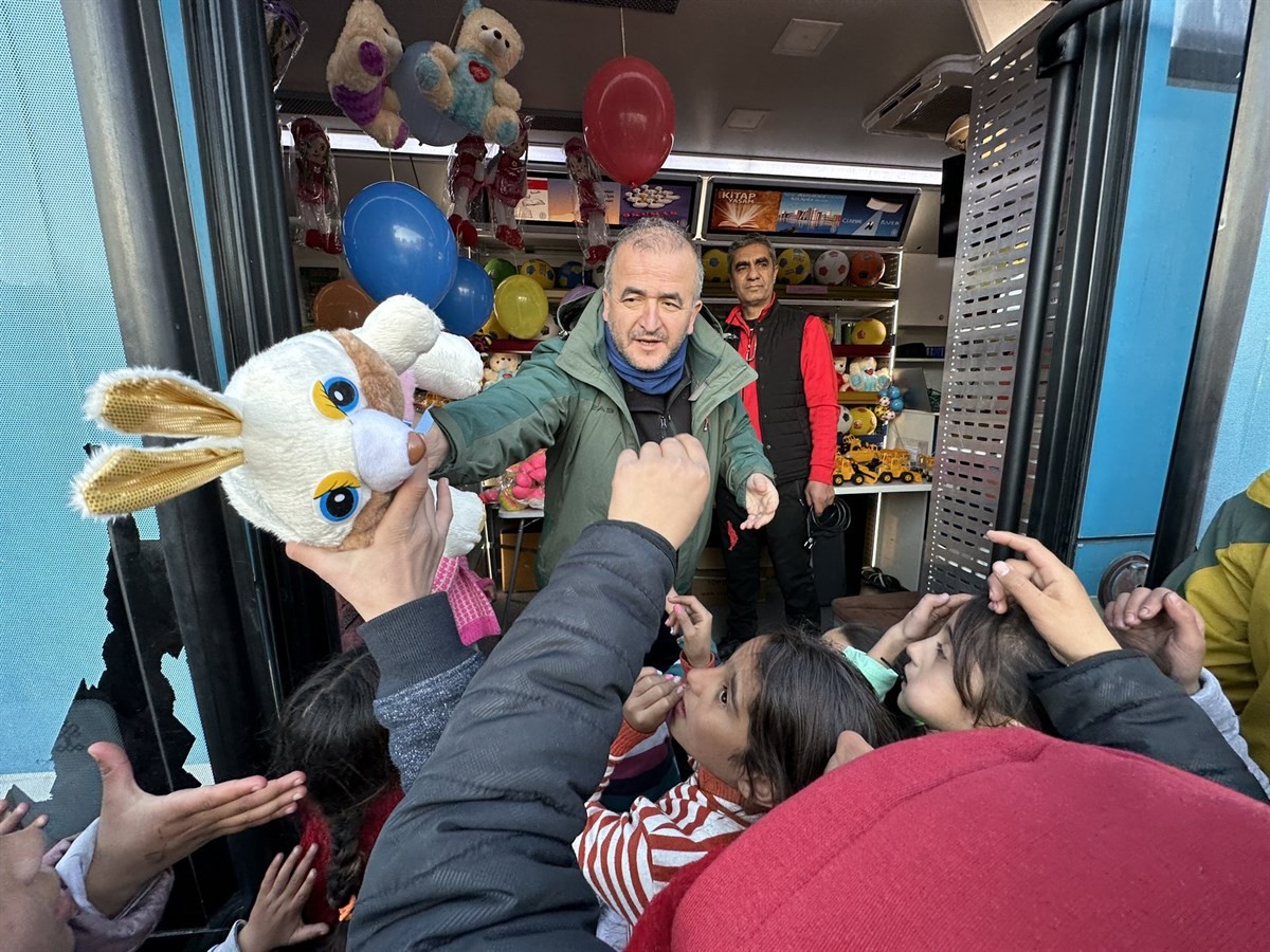 “Depremin izlerini silmek için var gücümüzle çalışıyoruz”