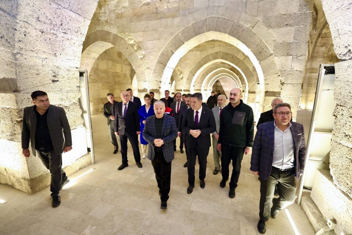 Vali Duru, dünyanın en büyük kervansarayını gezdi