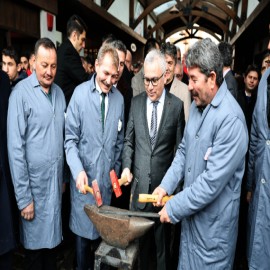 "Omuz omuza verdiğimizde her türlü zorluğun üstesinden geliriz"