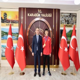 Vali Çağatay, dünya şampiyonunu makamında ağırladı