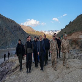 5 gündür kapalı olan Hakkâri–Van Karayolunda çalışmalar sürüyor