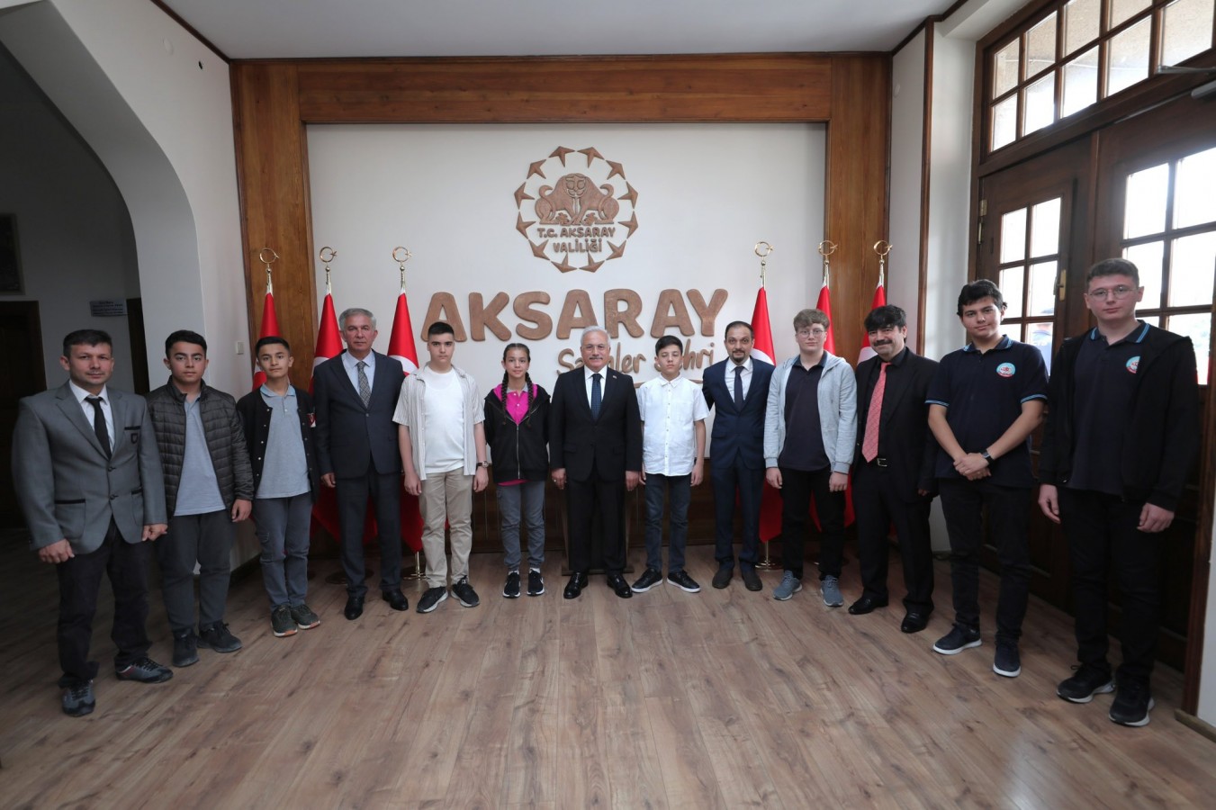 Şampiyonlara başarılar diledi;