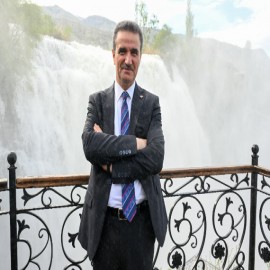 Karlar eridi, Tortum Şelalesi coştu!