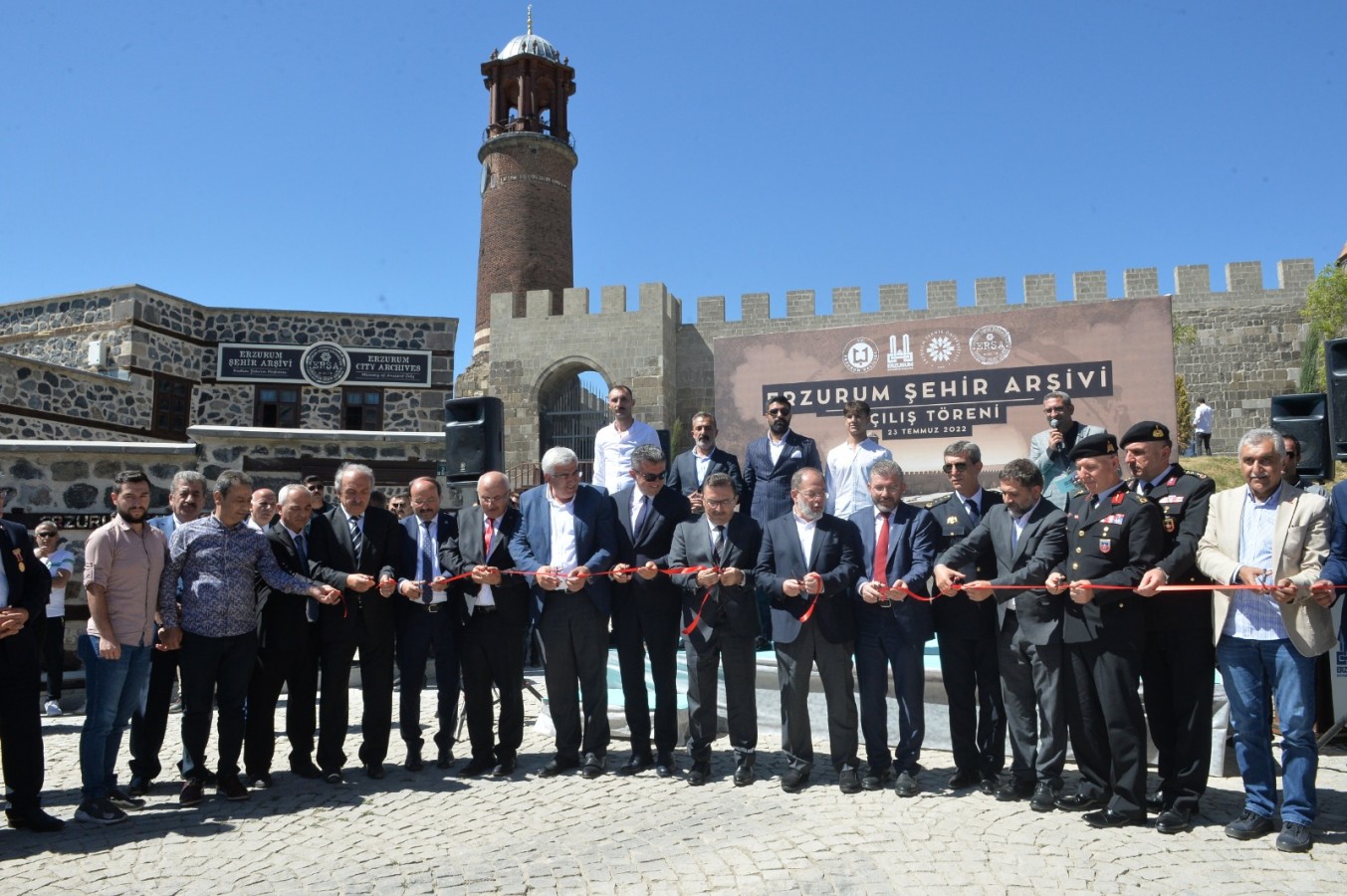 Erzurum’un tarih, sanat ve kültürüne ışık tutan “Şehir Arşivi” açıldı;