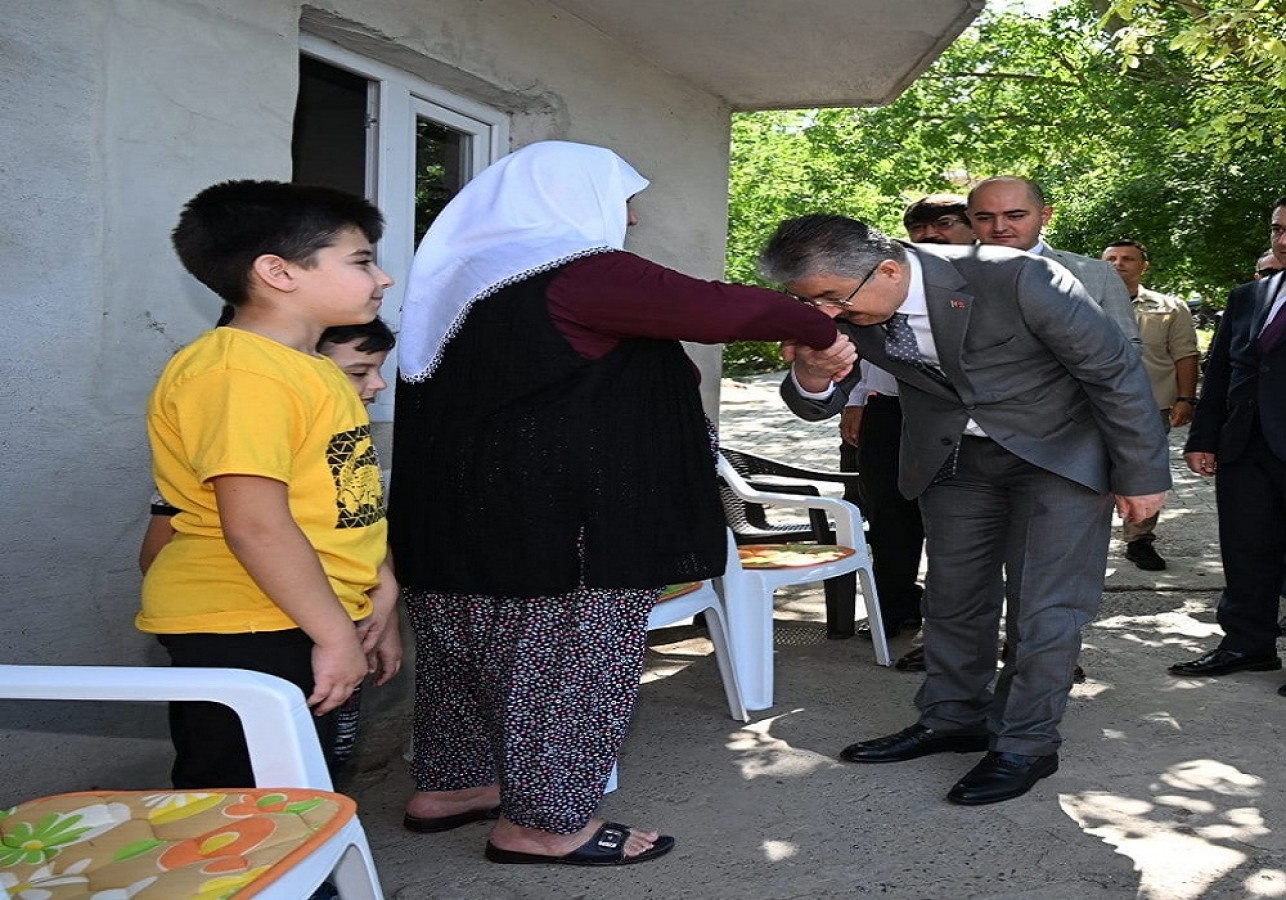 “Şehitlerimizin hatıralarını hep yaşatacağız ve asla unutmayacağız”