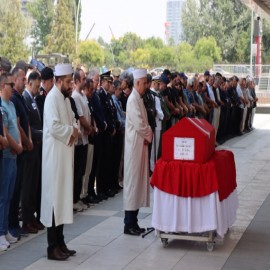 Helikopter kazasında hayatını kaybeden emekli Albay Yasaözden Bakkal son yolculuğuna uğurlandı