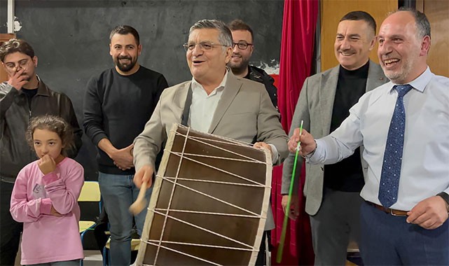 Vali Özarslan, Mehter Takımı provasına davulla eşlik etti