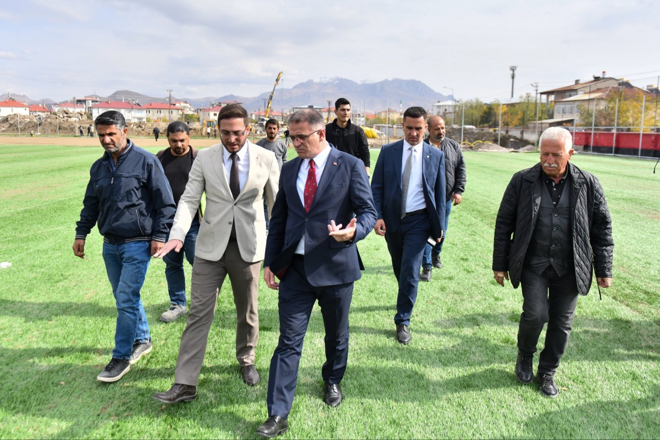 ''Van'ımızın gençleri ulusal ve uluslararası başarılara imza atacak'';
