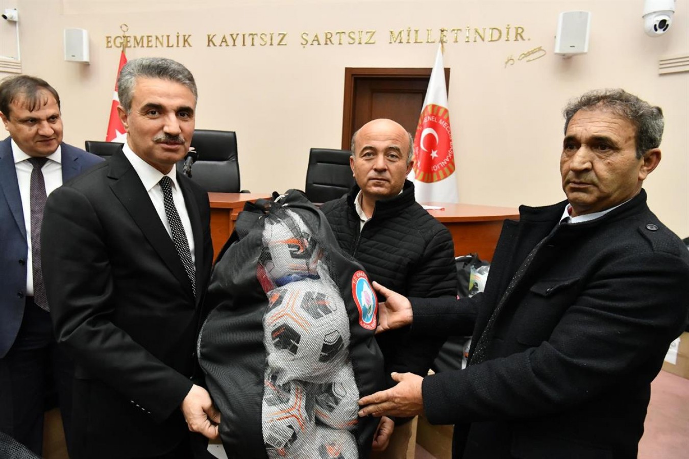 Amatör spor kulüplerine malzeme desteği;