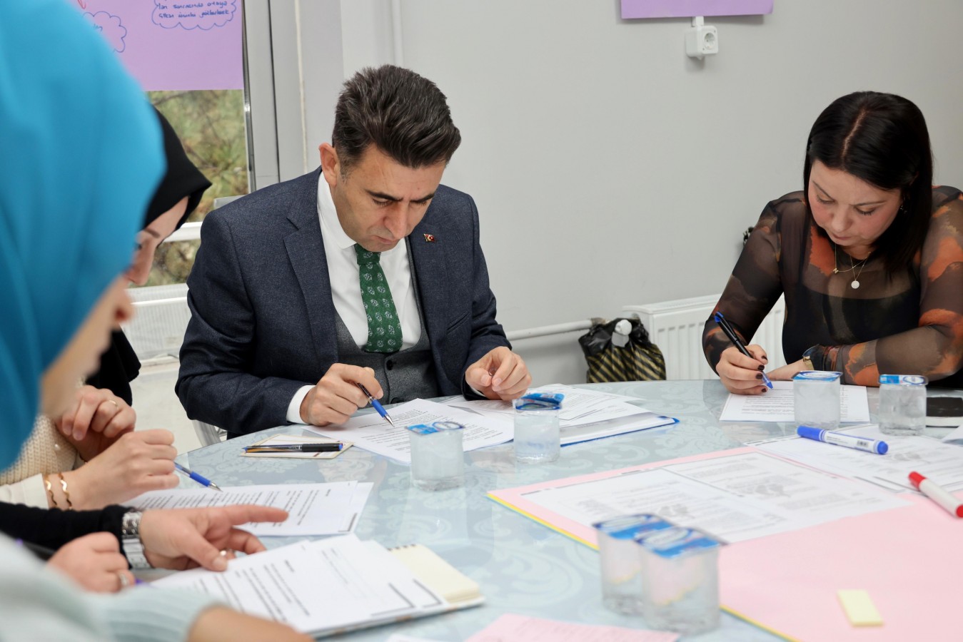 Öğretmenlerin eğitim seminerine katıldı;