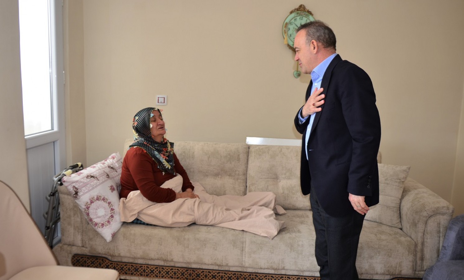 Misafir depremzedelerin acılarını paylaştı;