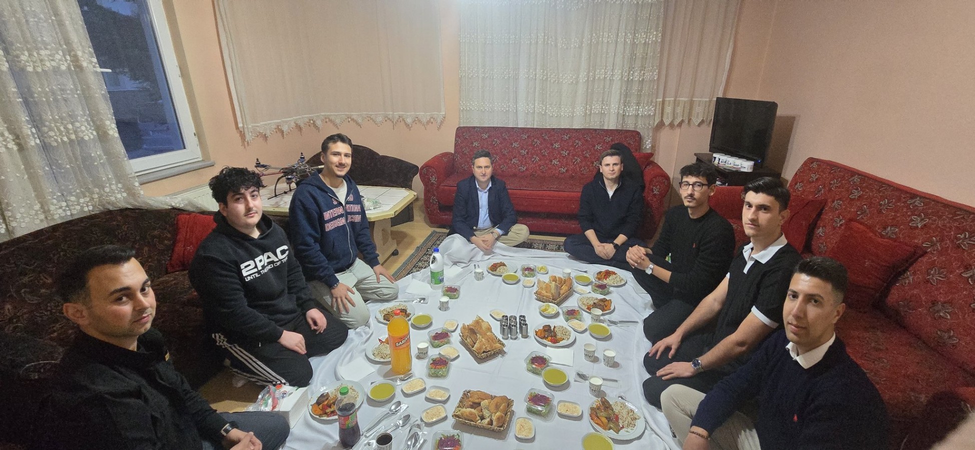 "Gençlerin, fikirlerinin her zaman destekçisiyiz"