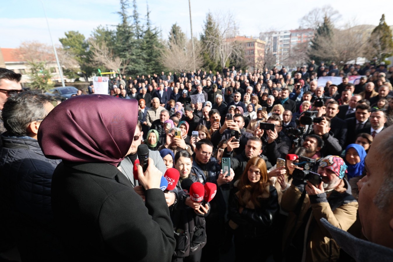 Afyonkarahisar'a veda eden Vali Yiğitbaşı'na sevgi seli