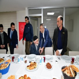 Huzurevi sakinleriyle iftar sofrasında buluştular