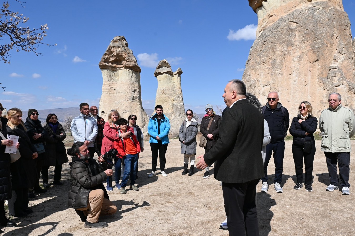 Seyahatseverlere Kapadokya'yı gezdirdi