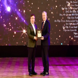 "En büyük ödül gençlerin tebessümüdür"