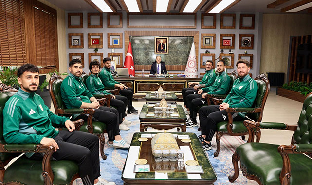 Vali Usta'dan Bingöllülere çağrı: Bizi kenetleyen bu takıma destek olalım!;