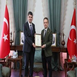 Vali Kalaylı’dan Kaymakam Karanfil’e veda!