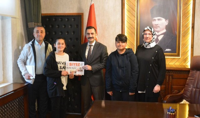 Okul gazetesi için kaymakamla röportaj