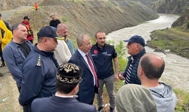 Çoruh nehrinde kaybolan şoför için yoğun mesai