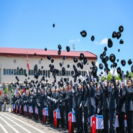 Erzurum’da çifte mezuniyet gururu